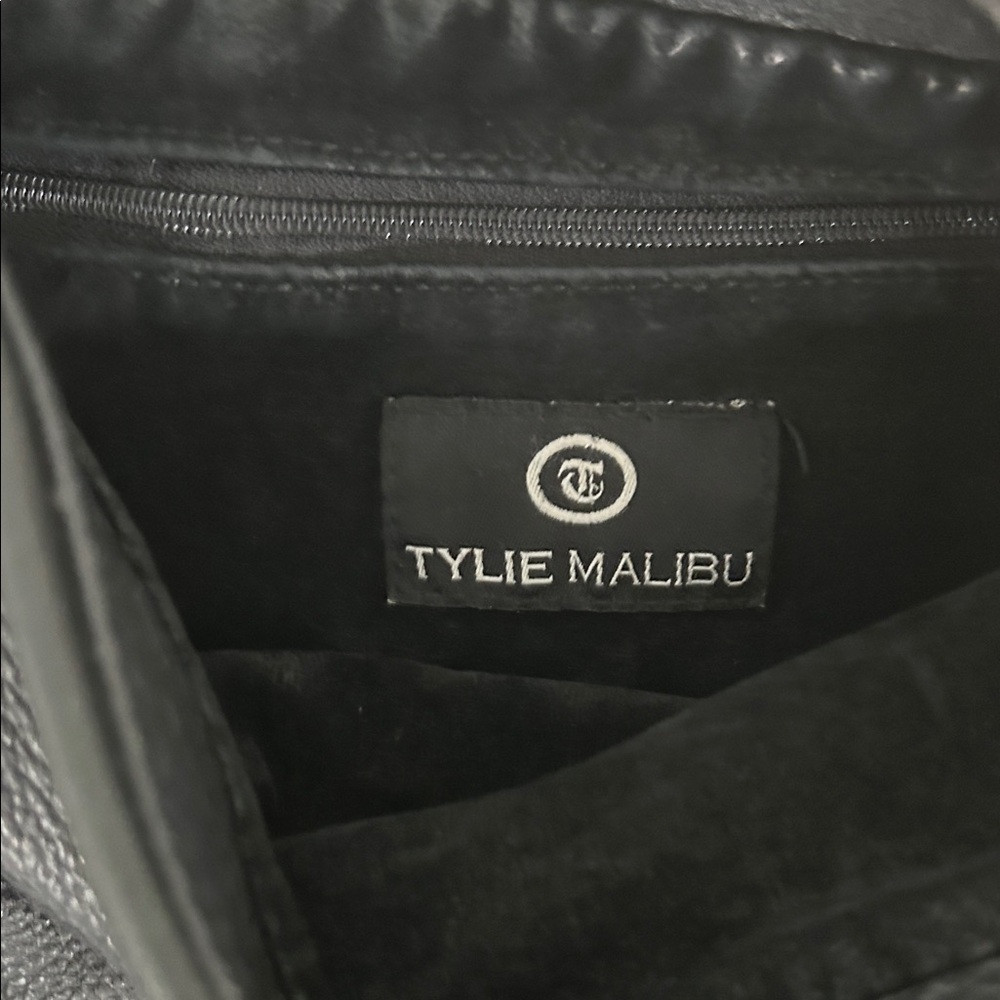 Tylie Malibu Leather Bag - Picture 5 of 10